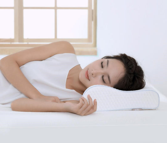 Addressing Common Sleep Issues with the Right Pillow